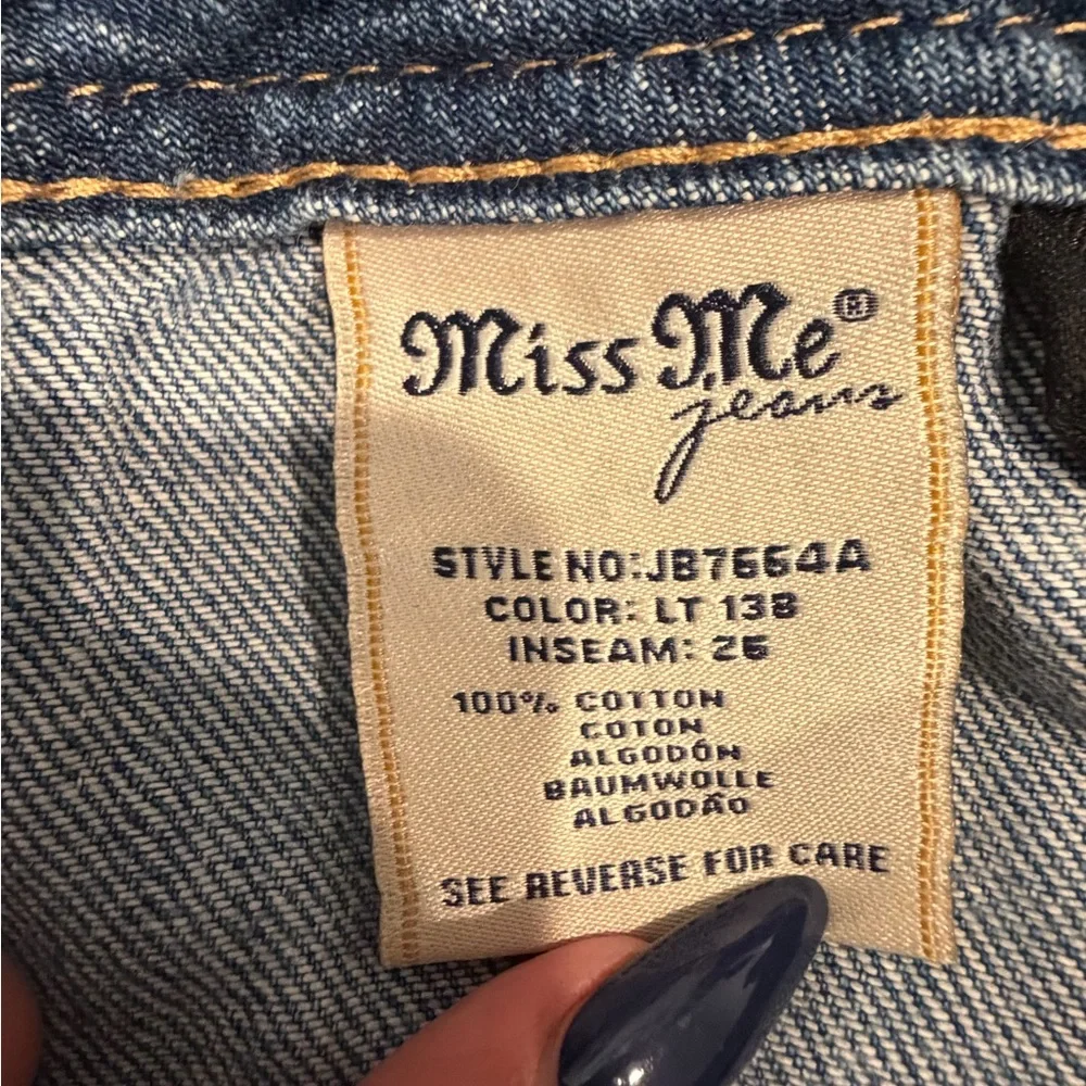 Miss Me Floral Embroidered Distressed Boyfriend Jeans Size 29 💙 - Picture 9 of 9